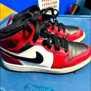Kid Jordan 1's